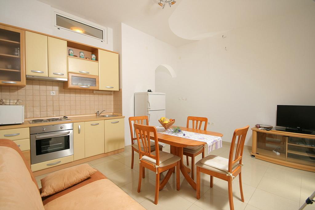 Apartments Parcela Seget Vranjica Room photo