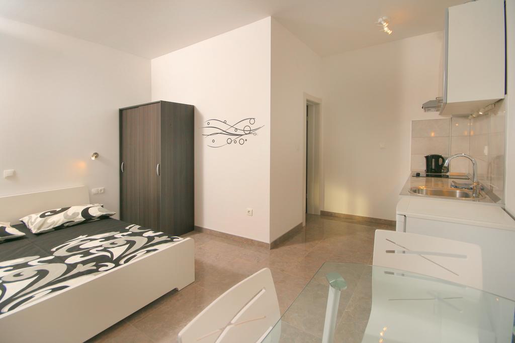 Apartments Parcela Seget Vranjica Exterior photo